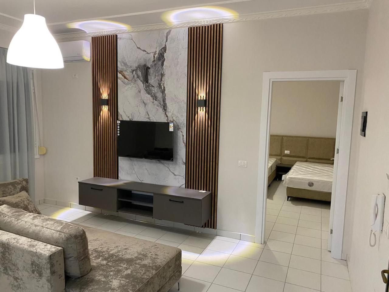 Marina Premium & Hotel Wlora