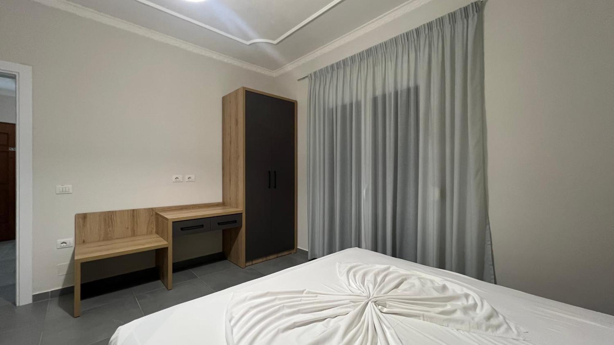 Marina Premium & 4* Vlore